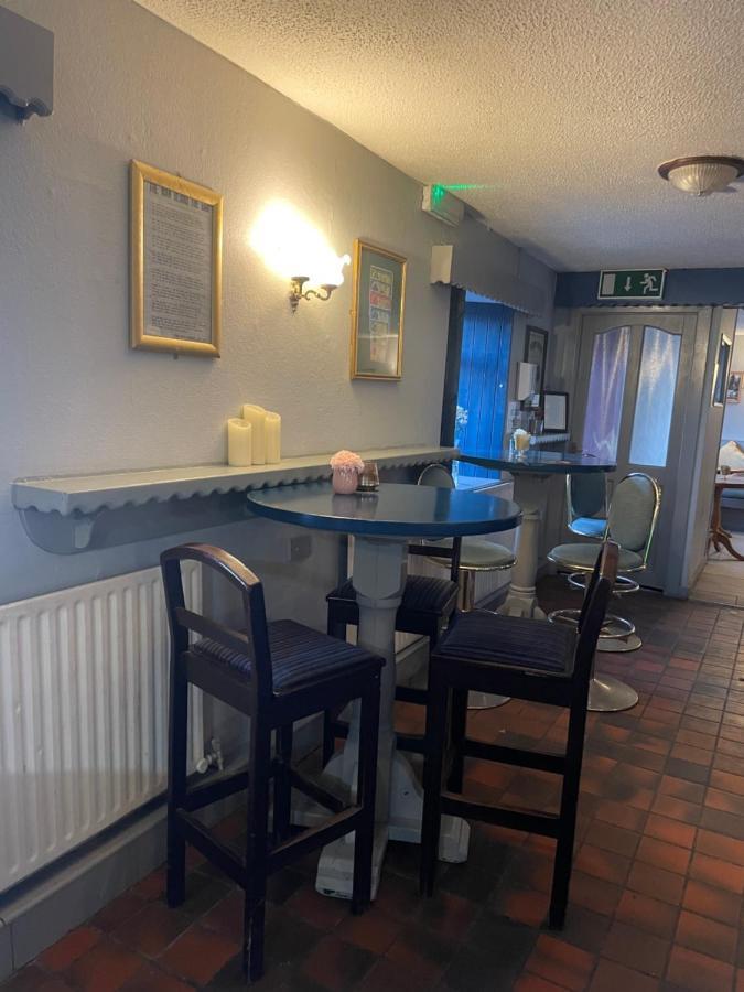Danny'S Bar Restaurant & Accommodation Broadford  Exterior photo